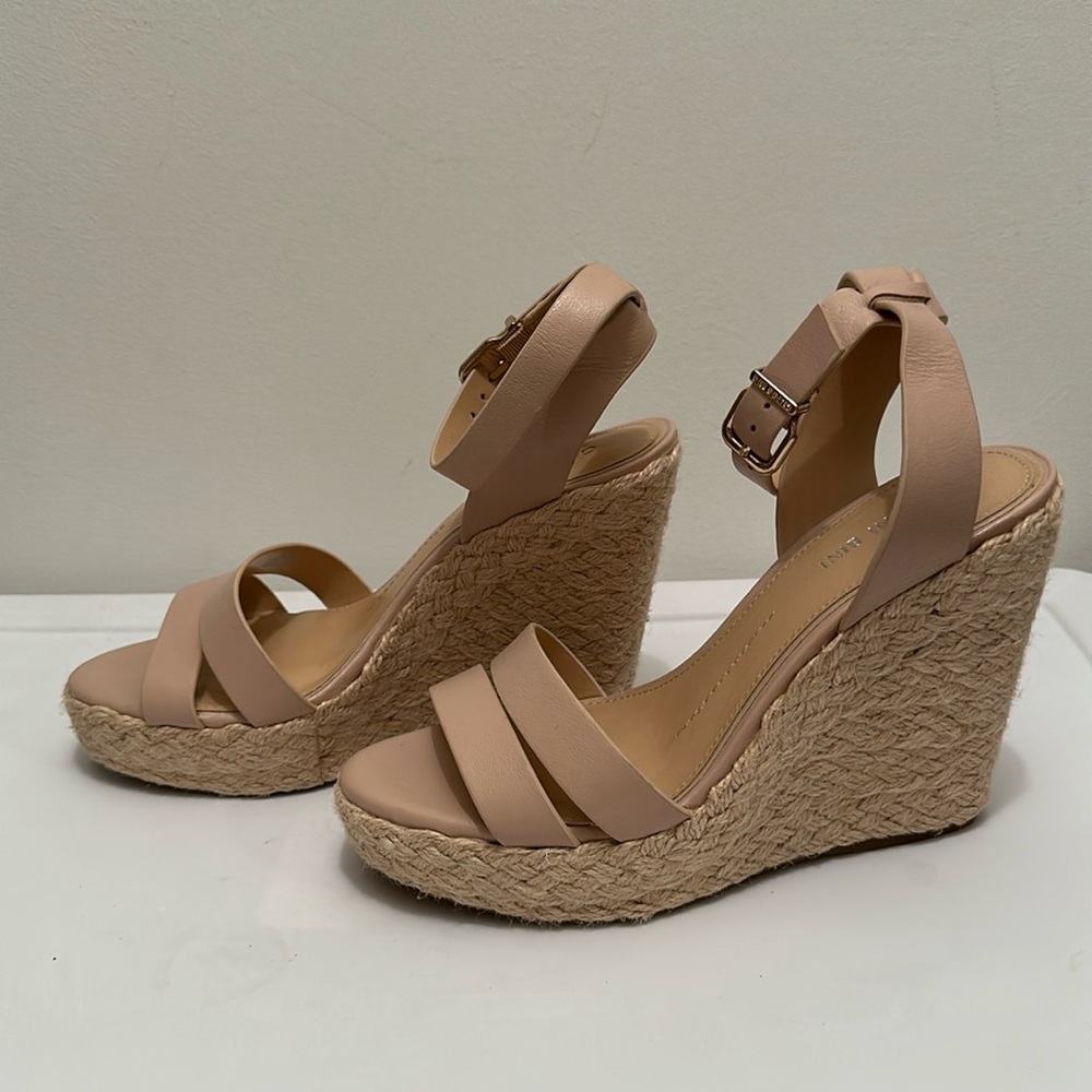 NWOT Gianni Bini Nude Tan Espadrille Wedges